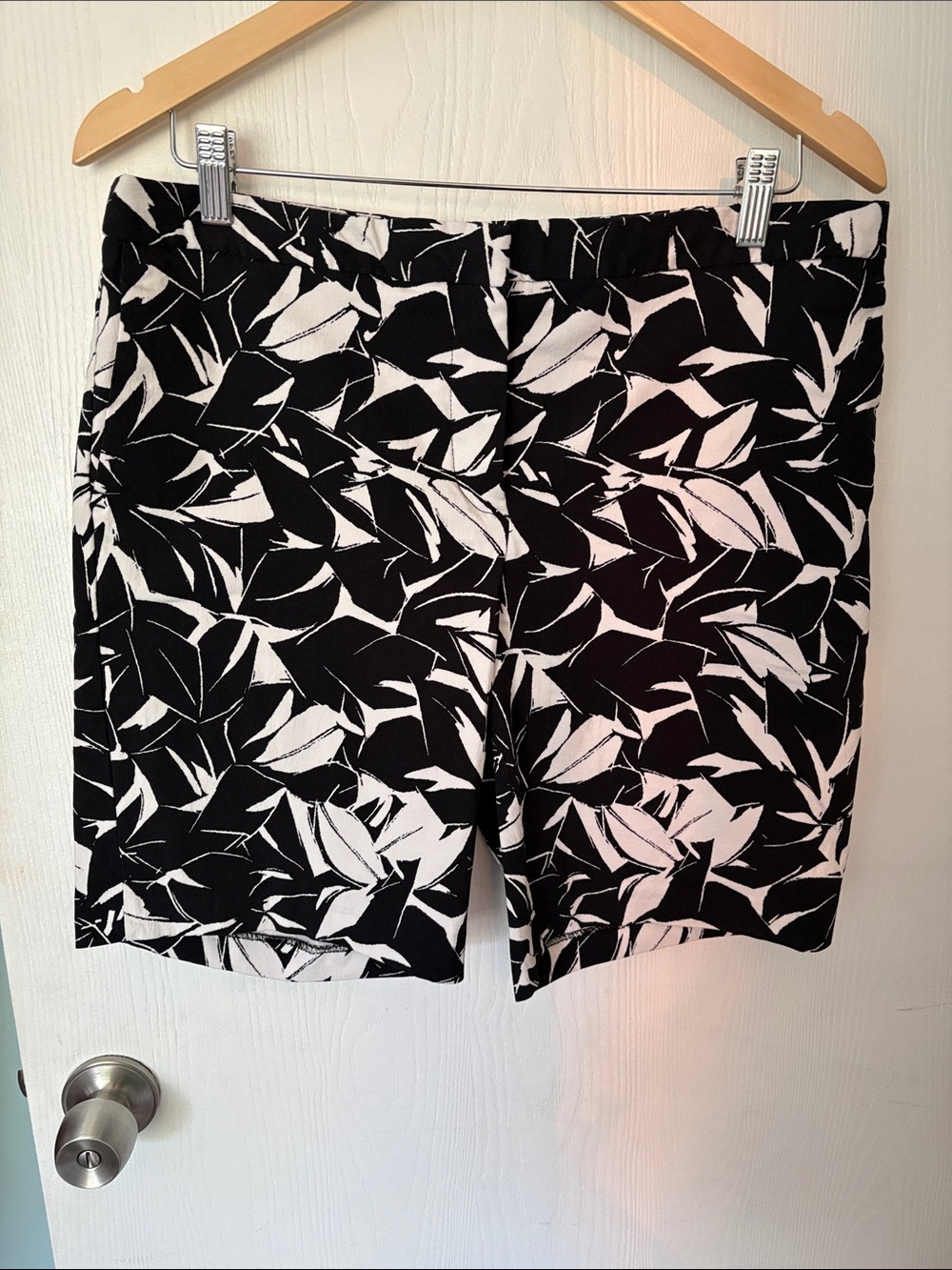 Mario Serrani Black & White Leaf Print Bermuda Shorts